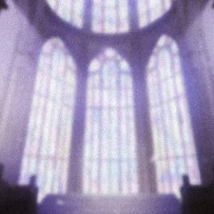 人影只是一闪而过